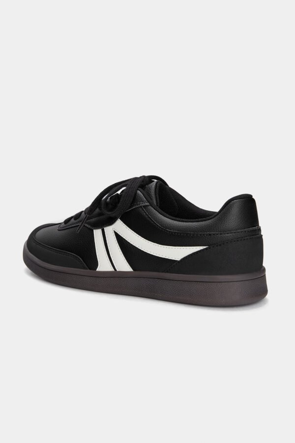 Pull&Bear unisex Retro trainers Black 1306340 - Image 4