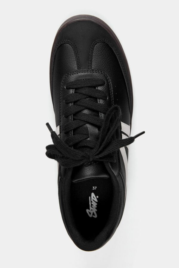 Pull&Bear unisex Retro trainers Black 1306340 - Image 6