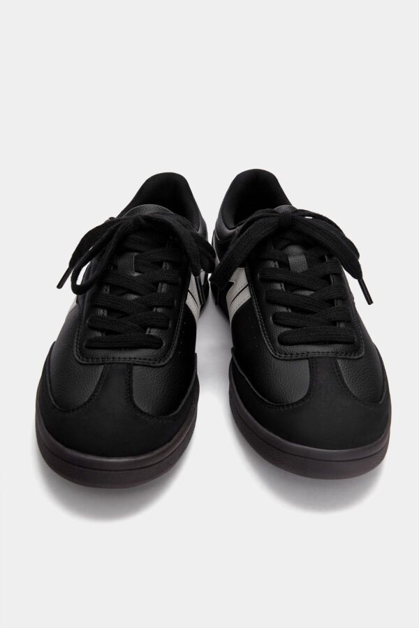 Pull&Bear unisex Retro trainers Black 1306340 - Image 5